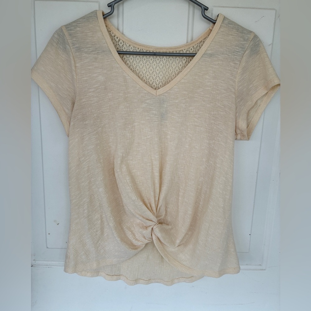 Arizona Jean Co Women’s Off White Front Twist Short Sleeve V-neck T-shirt